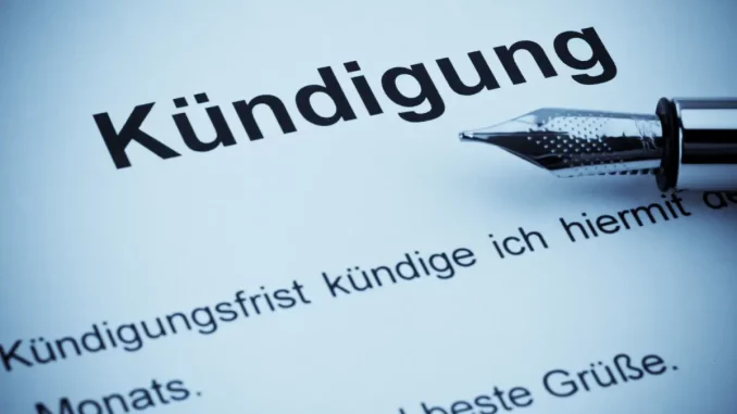 Symbolbild: Vorlage einer Kündigung zu einem Vertrag