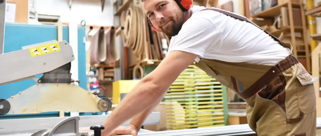 Lärmschutz im Betrieb: Grenzwerte, Maßnahmen & PSA