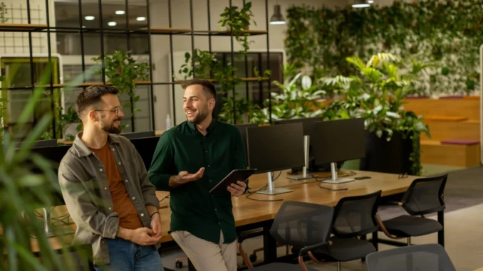 Gemütlichkeit am Arbeitsplatz: Wie viel Zuhause verträgt das Büro?