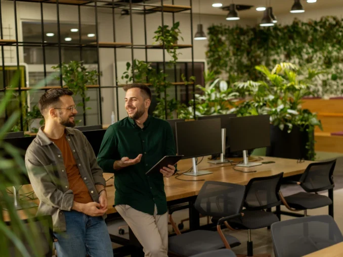 Gemütlichkeit am Arbeitsplatz: Wie viel Zuhause verträgt das Büro?